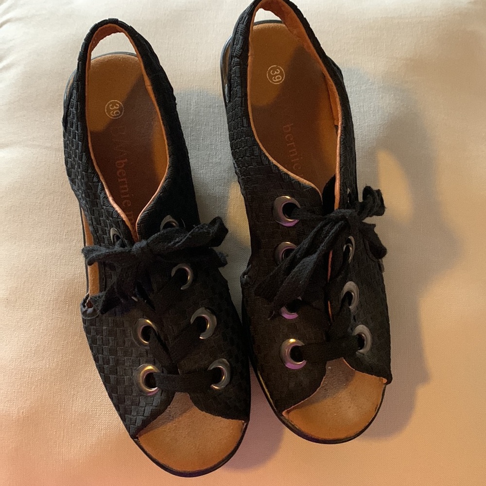BERNIE MEV worn once Like New“Marcelo”woven wedge sandal size 9 lace-up front.